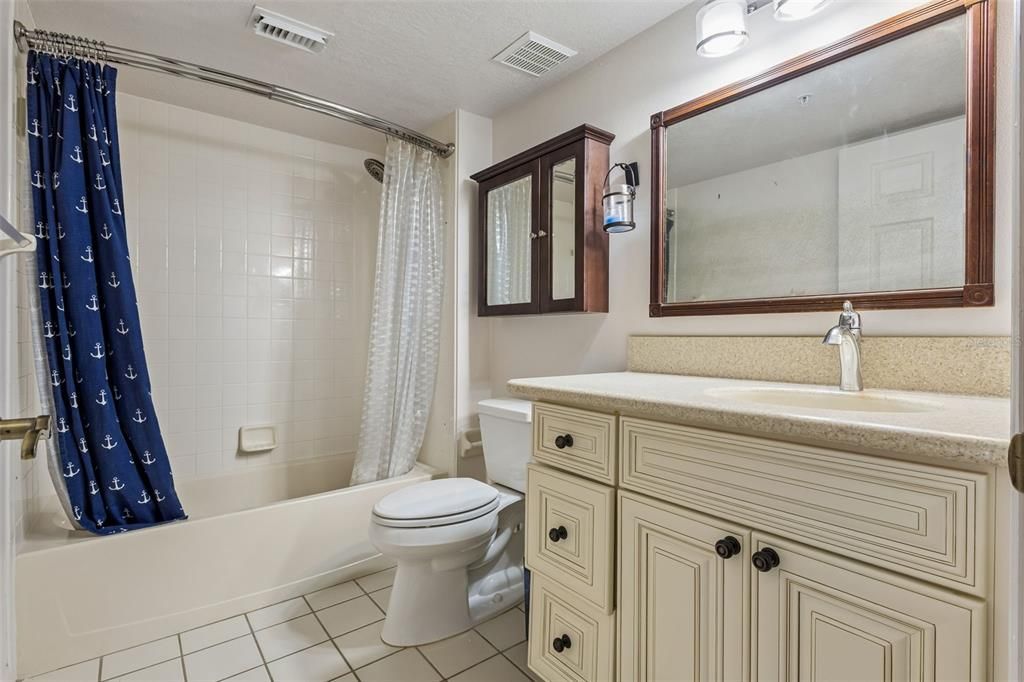 For Sale: $220,000 (3 beds, 2 baths, 1404 Square Feet)