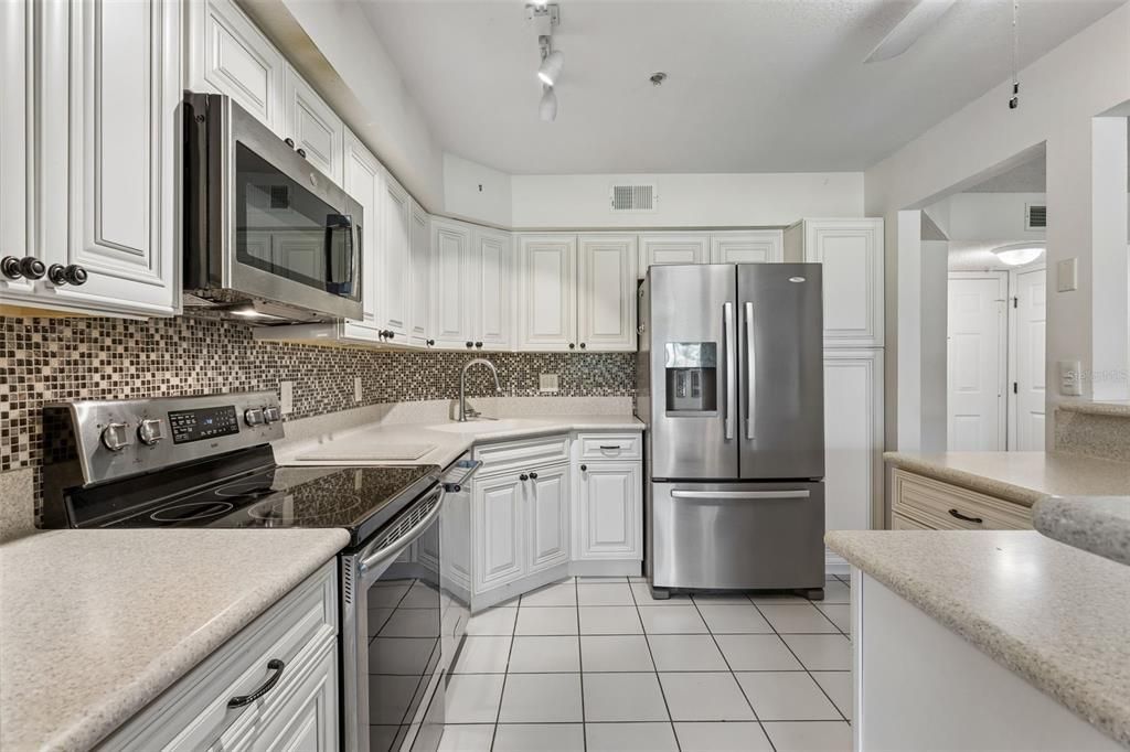 For Sale: $220,000 (3 beds, 2 baths, 1404 Square Feet)
