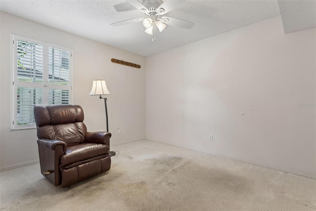 For Sale: $220,000 (3 beds, 2 baths, 1404 Square Feet)