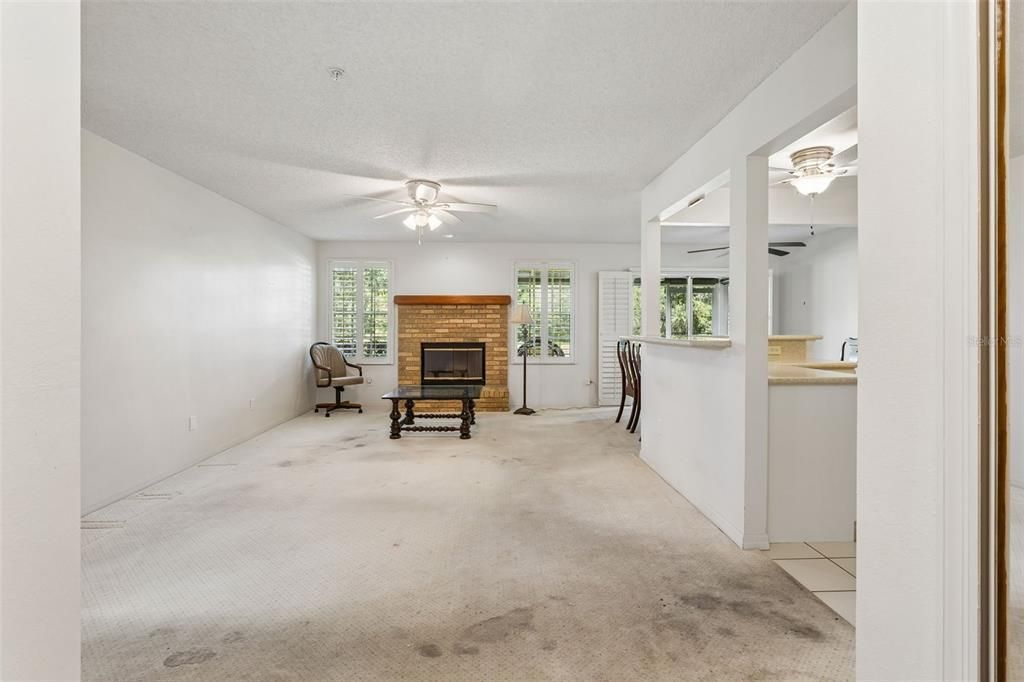 For Sale: $220,000 (3 beds, 2 baths, 1404 Square Feet)