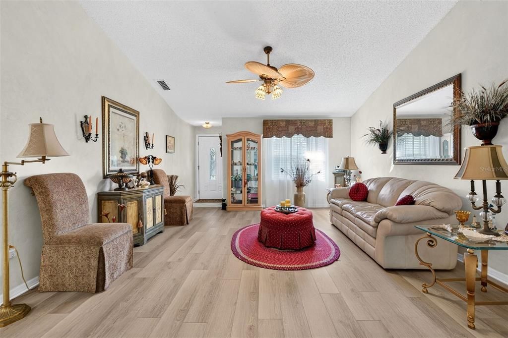 En Venta: $309,900 (3 camas, 2 baños, 1470 Pies cuadrados)