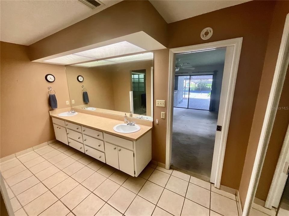 For Sale: $649,900 (3 beds, 2 baths, 2220 Square Feet)