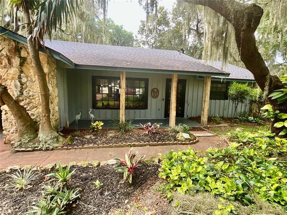 For Sale: $649,900 (3 beds, 2 baths, 2220 Square Feet)