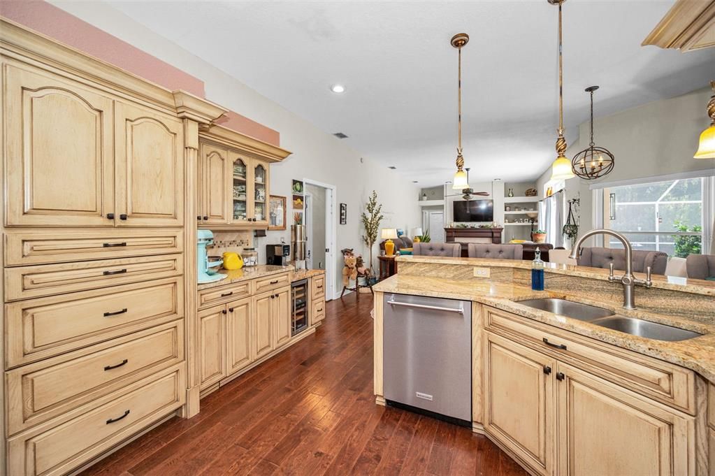 For Sale: $650,000 (4 beds, 3 baths, 2606 Square Feet)