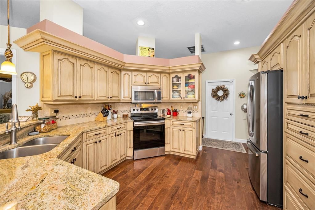 For Sale: $650,000 (4 beds, 3 baths, 2606 Square Feet)