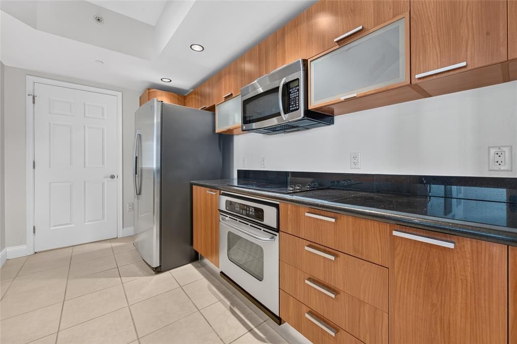 For Sale: $225,000 (2 beds, 2 baths, 1693 Square Feet)
