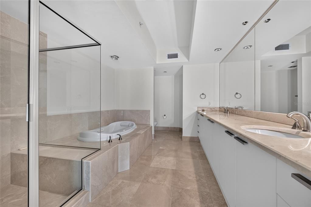 For Sale: $225,000 (2 beds, 2 baths, 1693 Square Feet)