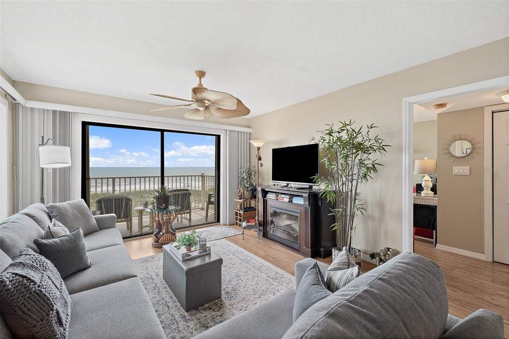 For Sale: $525,000 (2 beds, 2 baths, 1118 Square Feet)