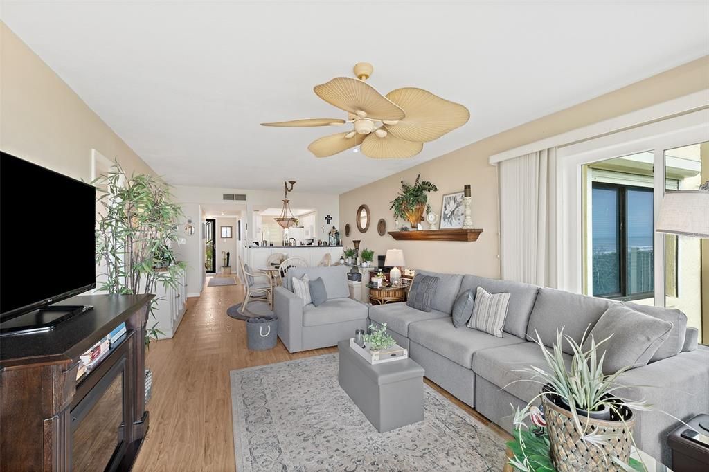 For Sale: $525,000 (2 beds, 2 baths, 1118 Square Feet)