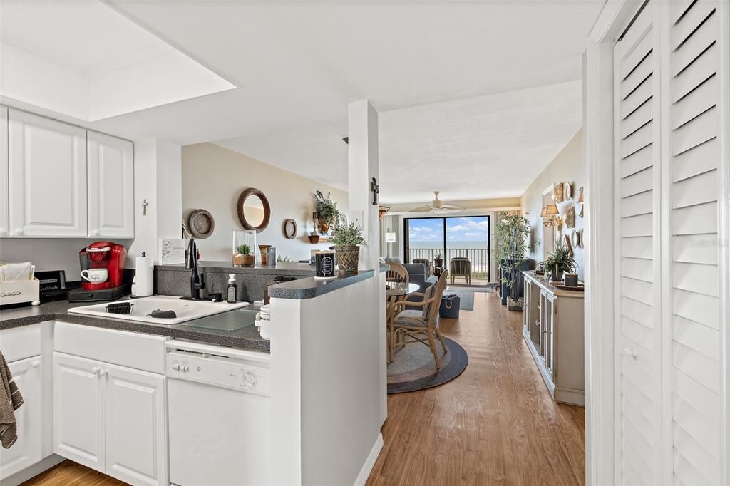 For Sale: $525,000 (2 beds, 2 baths, 1118 Square Feet)