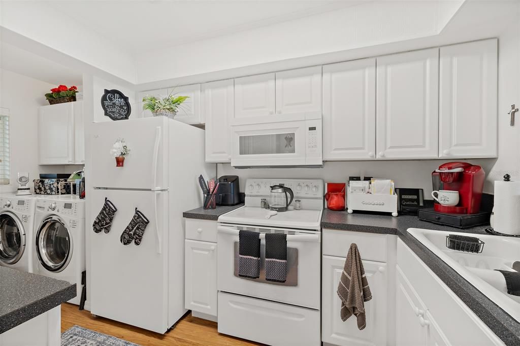For Sale: $525,000 (2 beds, 2 baths, 1118 Square Feet)