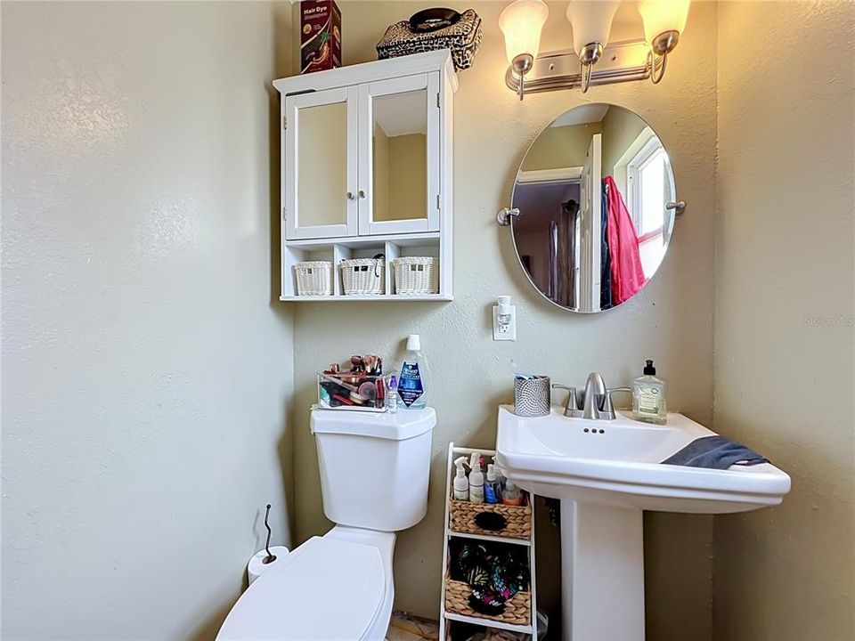 For Sale: $250,000 (3 beds, 1 baths, 1042 Square Feet)