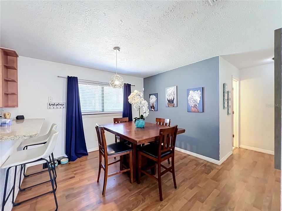 For Sale: $250,000 (3 beds, 1 baths, 1042 Square Feet)