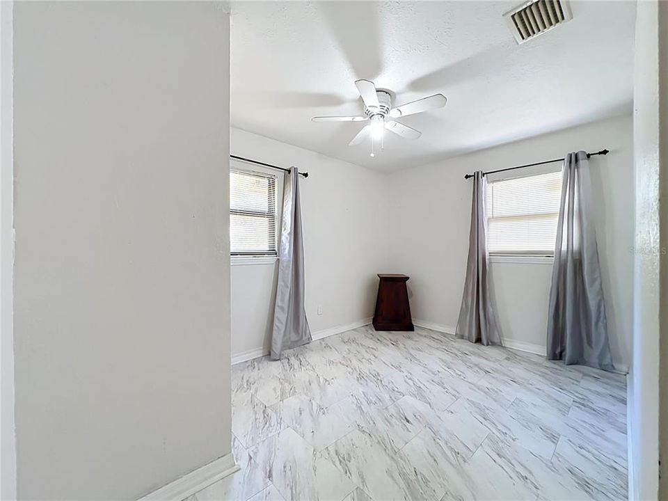 For Sale: $250,000 (3 beds, 1 baths, 1042 Square Feet)