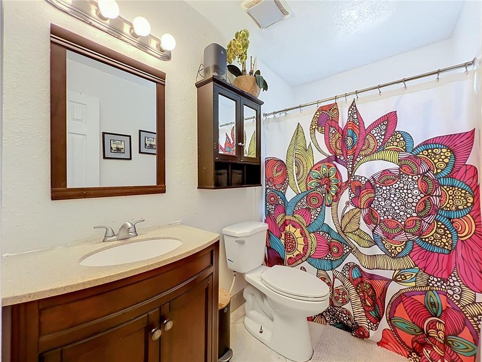 For Sale: $250,000 (3 beds, 1 baths, 1042 Square Feet)