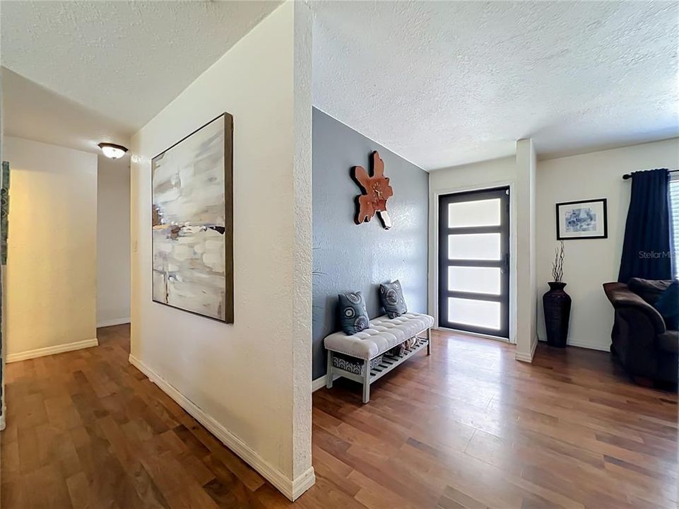 For Sale: $250,000 (3 beds, 1 baths, 1042 Square Feet)