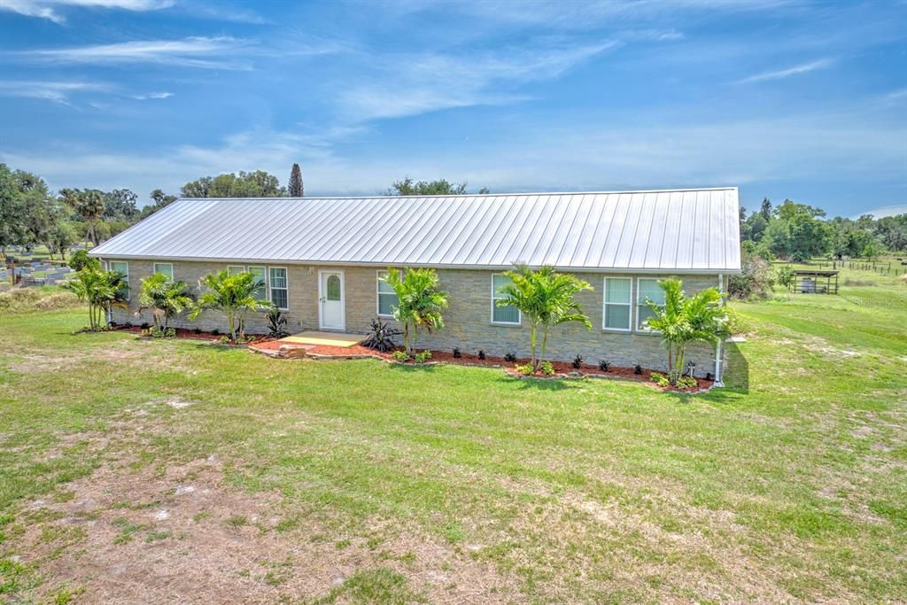 En Venta: $354,000 (4 camas, 2 baños, 2204 Pies cuadrados)
