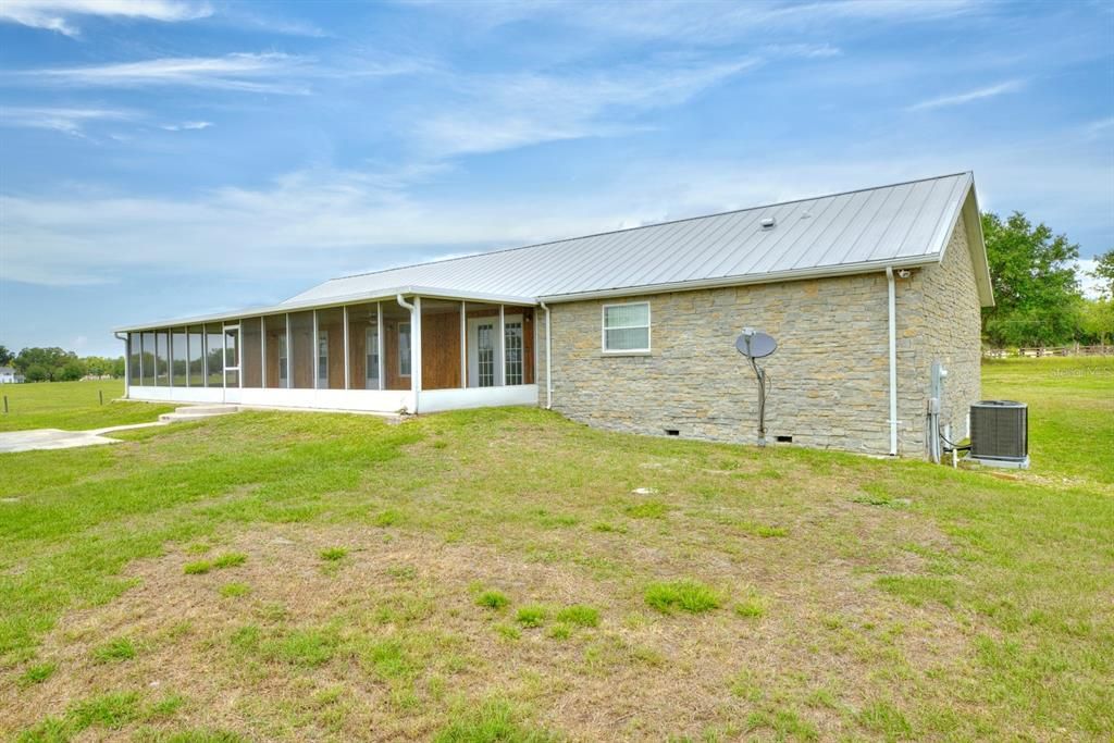 En Venta: $354,000 (4 camas, 2 baños, 2204 Pies cuadrados)