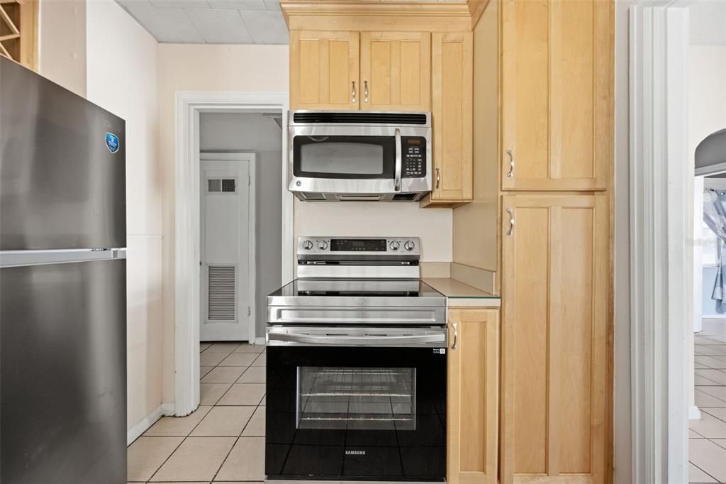 For Sale: $619,000 (2 beds, 1 baths, 1645 Square Feet)