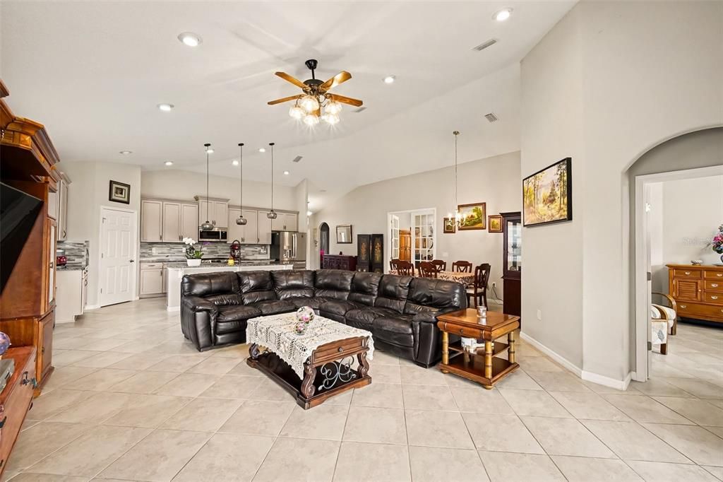 For Sale: $425,000 (3 beds, 2 baths, 1905 Square Feet)