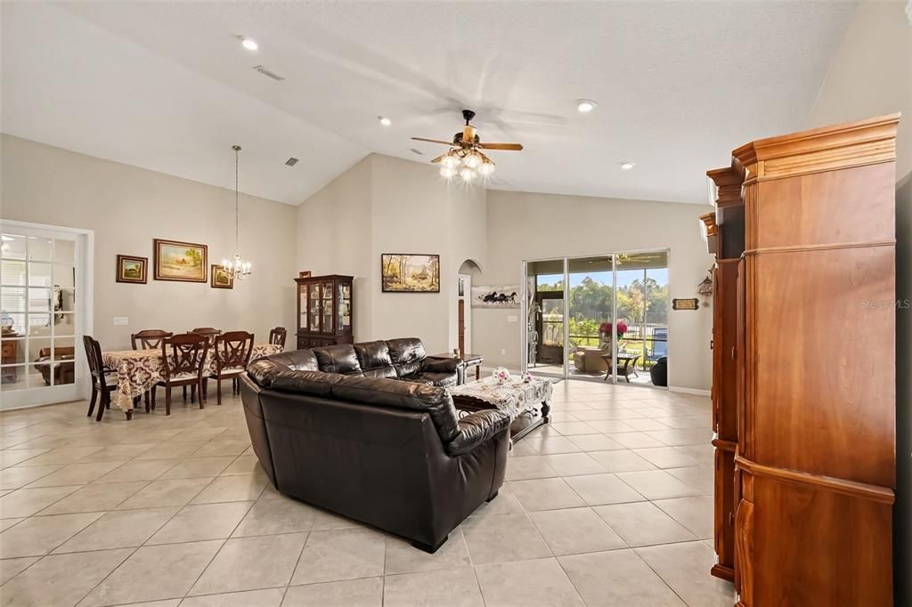 For Sale: $425,000 (3 beds, 2 baths, 1905 Square Feet)