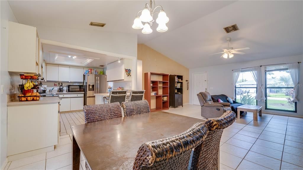 For Sale: $314,900 (3 beds, 2 baths, 1946 Square Feet)