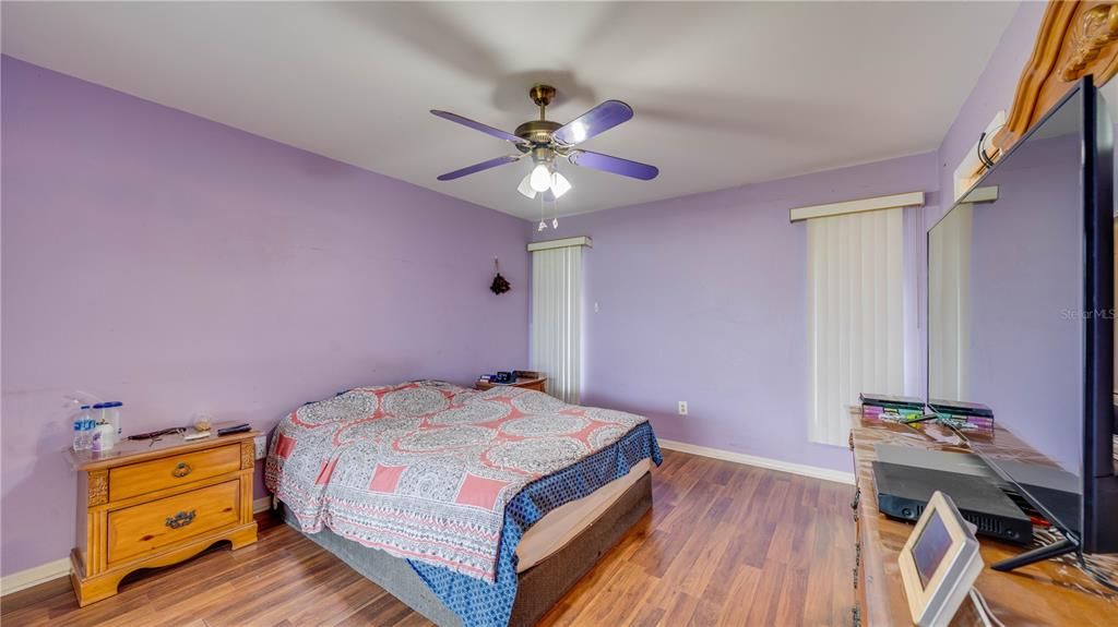 For Sale: $314,900 (3 beds, 2 baths, 1946 Square Feet)