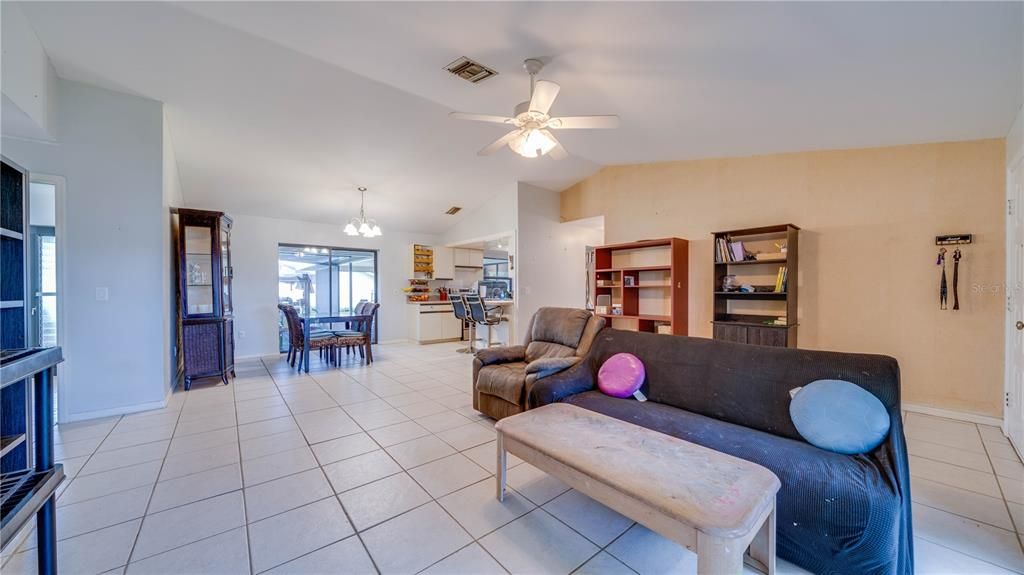 For Sale: $314,900 (3 beds, 2 baths, 1946 Square Feet)