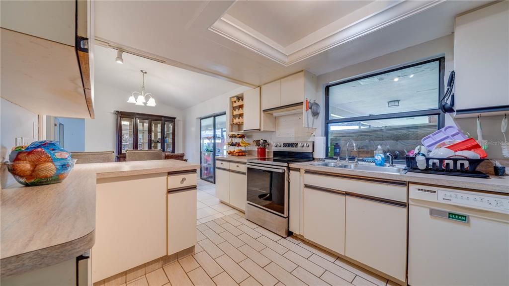 For Sale: $314,900 (3 beds, 2 baths, 1946 Square Feet)