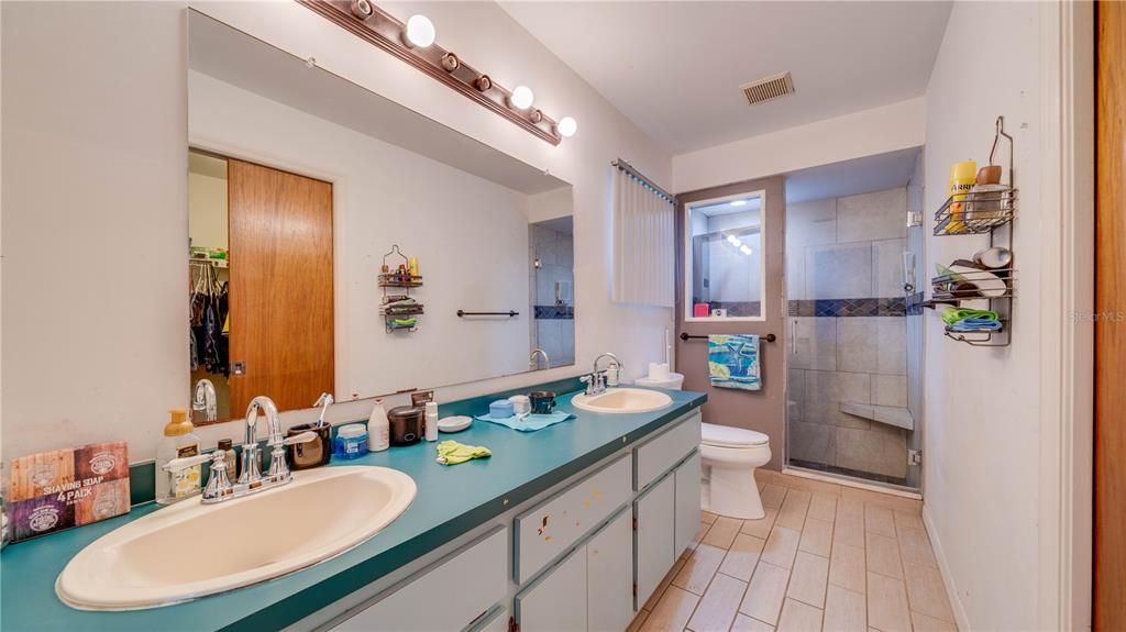 For Sale: $314,900 (3 beds, 2 baths, 1946 Square Feet)