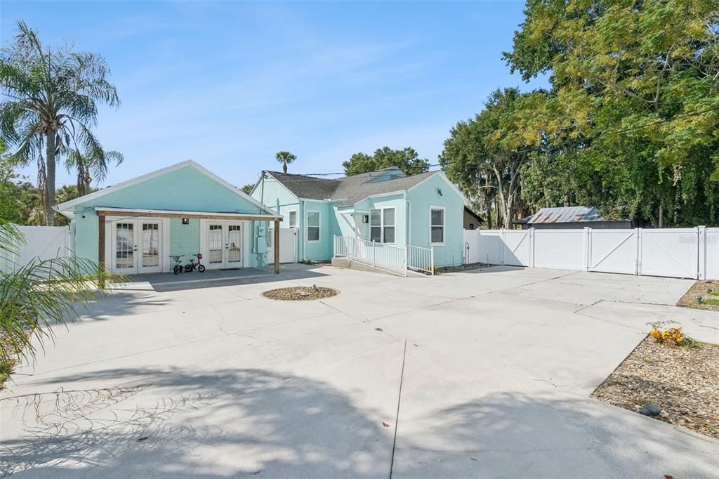 For Sale: $700,000 (4 beds, 3 baths, 2836 Square Feet)