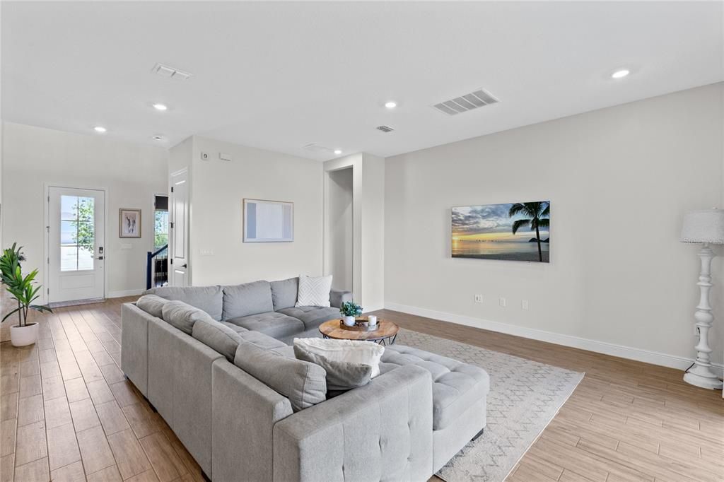 For Sale: $935,000 (4 beds, 3 baths, 3852 Square Feet)