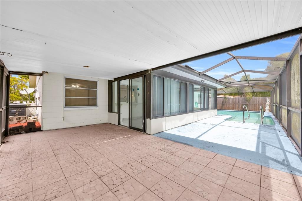 На продажу: $314,999 (2 спален, 2 ванн, 1296 Квадратных фут)