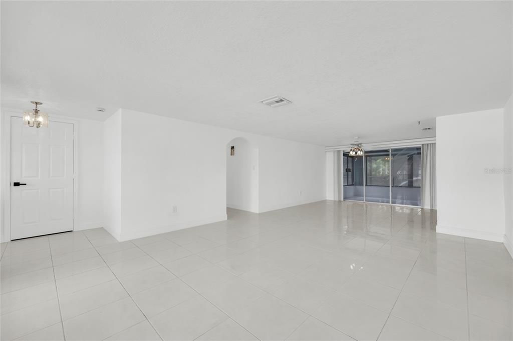 На продажу: $314,999 (2 спален, 2 ванн, 1296 Квадратных фут)