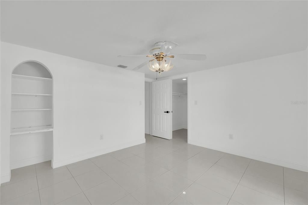 На продажу: $314,999 (2 спален, 2 ванн, 1296 Квадратных фут)
