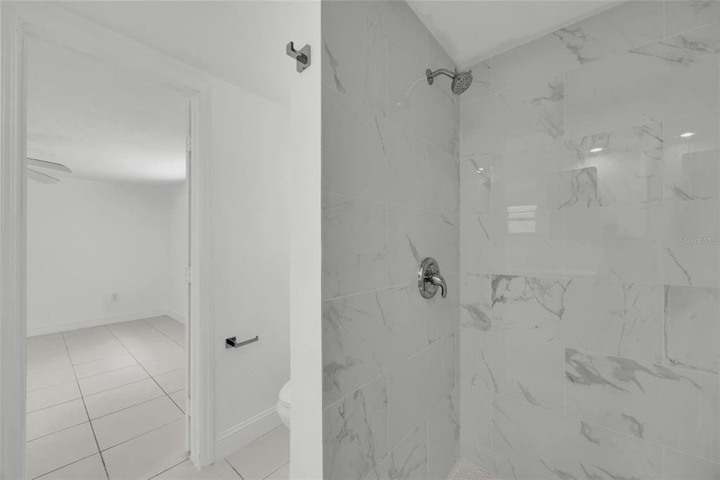 На продажу: $314,999 (2 спален, 2 ванн, 1296 Квадратных фут)