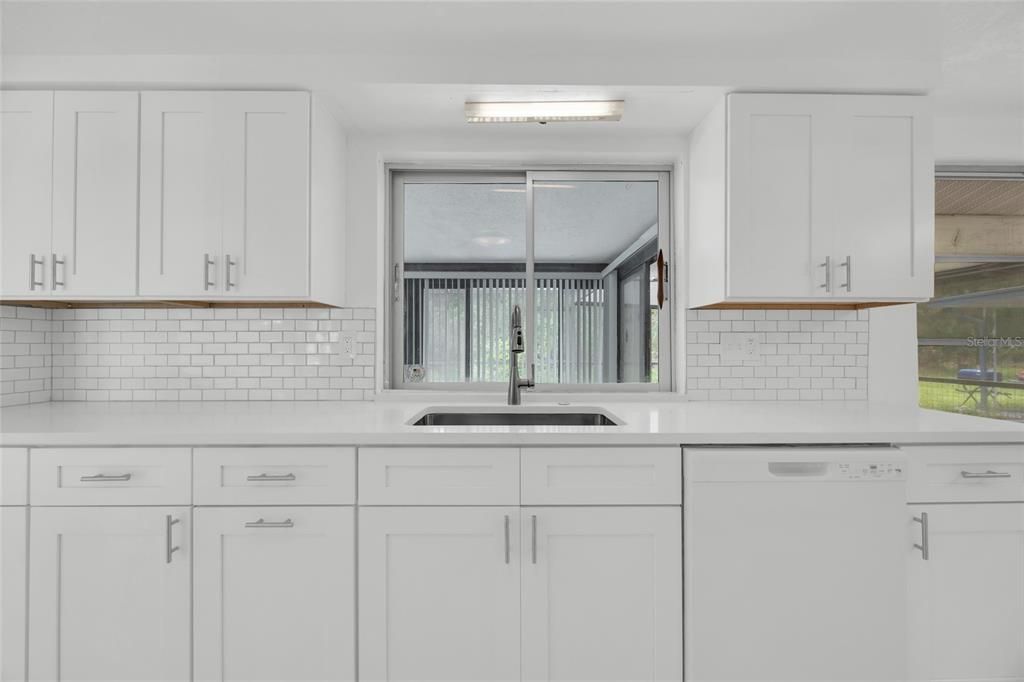 На продажу: $314,999 (2 спален, 2 ванн, 1296 Квадратных фут)