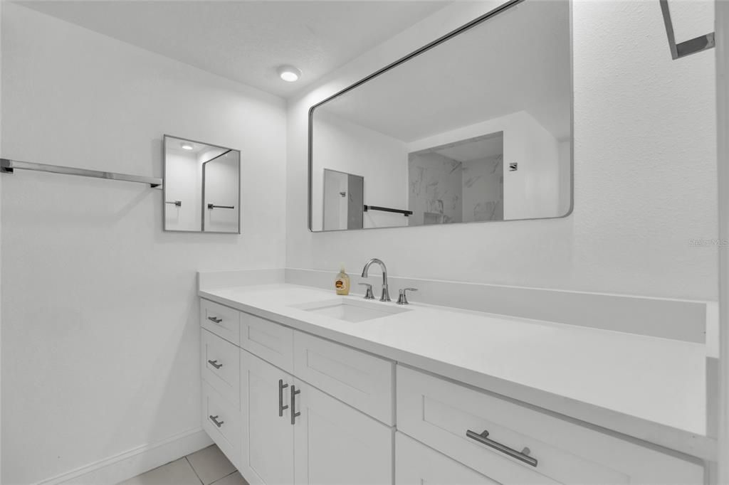 На продажу: $314,999 (2 спален, 2 ванн, 1296 Квадратных фут)