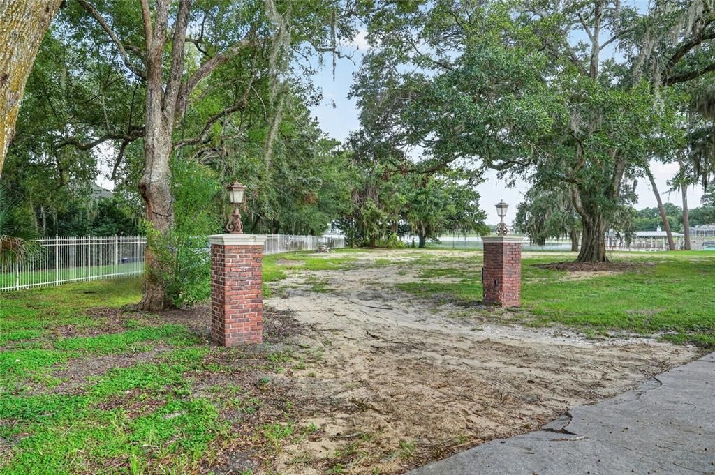 For Sale: $1,995,000 (0.95 acres)