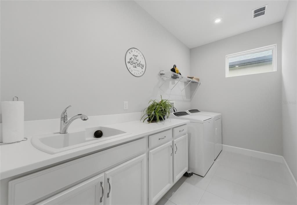 En Venta: $554,900 (3 camas, 2 baños, 2084 Pies cuadrados)