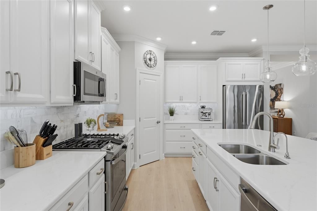 En Venta: $554,900 (3 camas, 2 baños, 2084 Pies cuadrados)