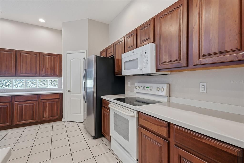 For Sale: $354,900 (3 beds, 2 baths, 2162 Square Feet)