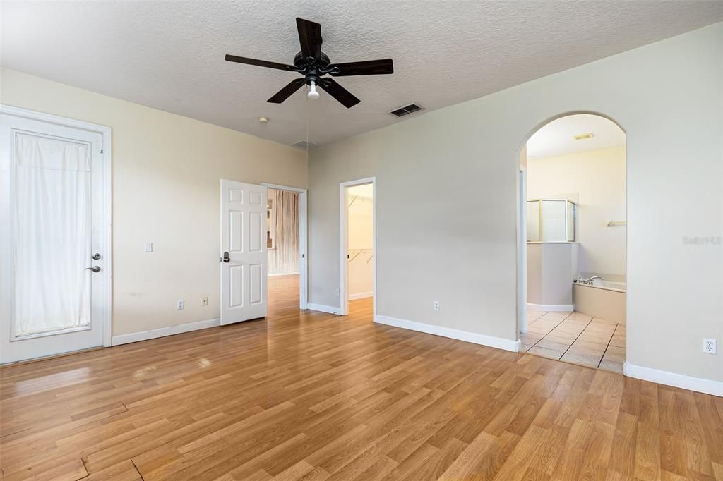 For Sale: $444,900 (3 beds, 2 baths, 1987 Square Feet)