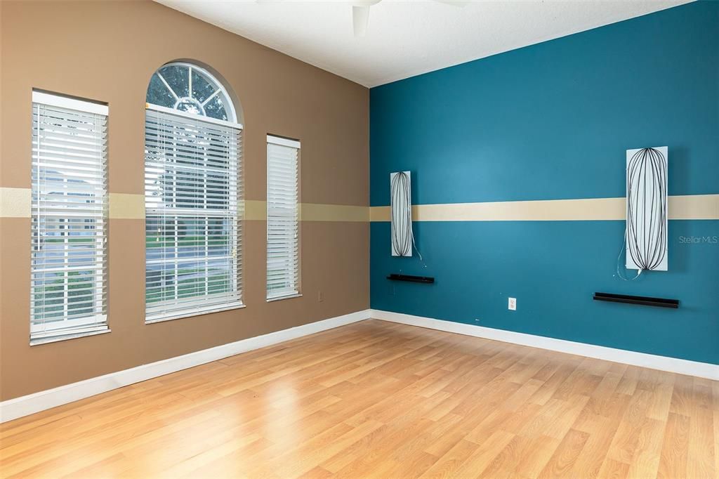 For Sale: $444,900 (3 beds, 2 baths, 1987 Square Feet)