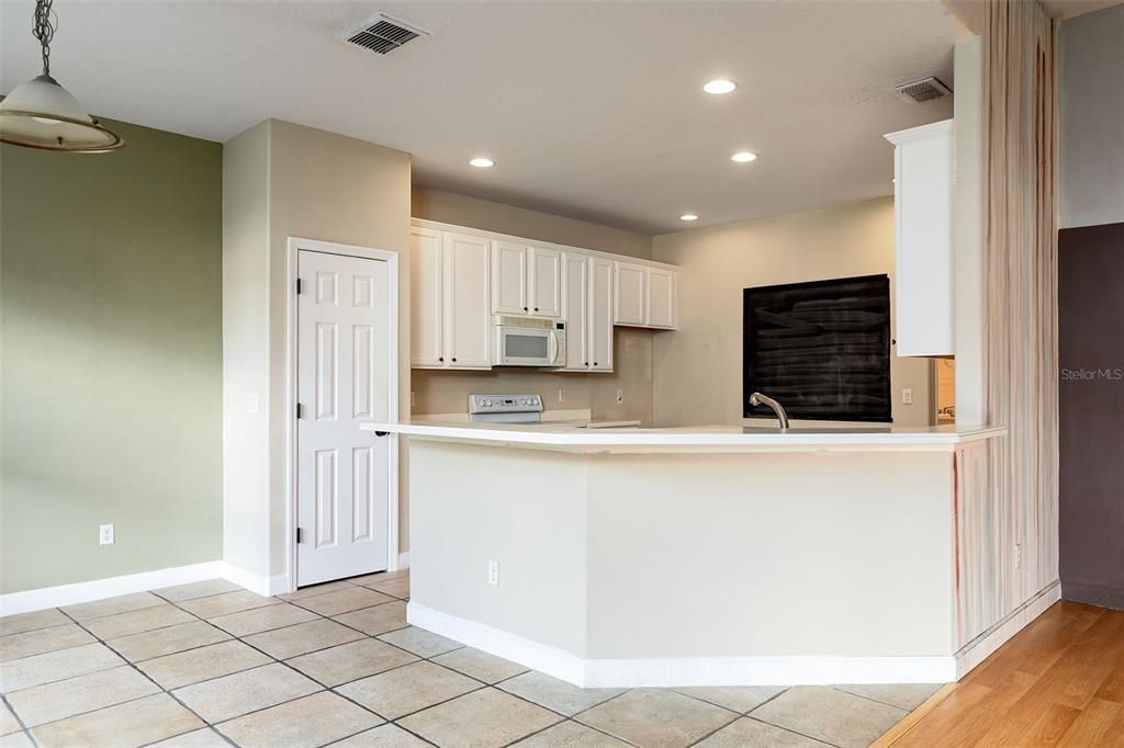 For Sale: $444,900 (3 beds, 2 baths, 1987 Square Feet)