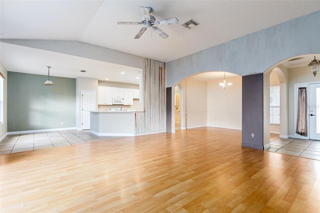 For Sale: $444,900 (3 beds, 2 baths, 1987 Square Feet)
