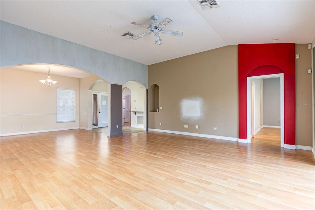 For Sale: $444,900 (3 beds, 2 baths, 1987 Square Feet)