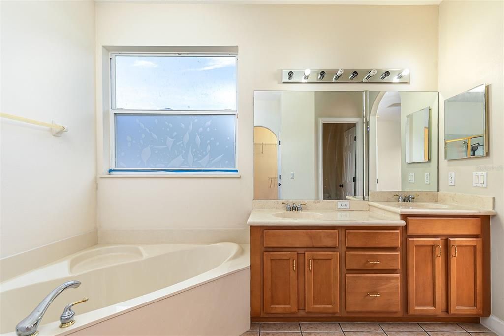 For Sale: $444,900 (3 beds, 2 baths, 1987 Square Feet)