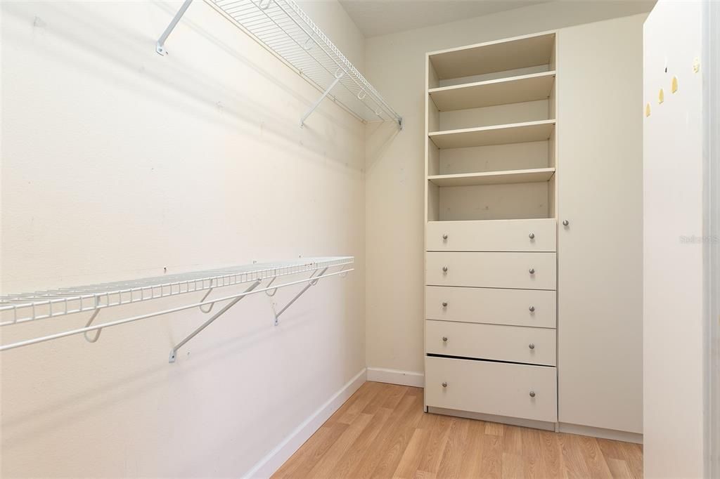 For Sale: $444,900 (3 beds, 2 baths, 1987 Square Feet)