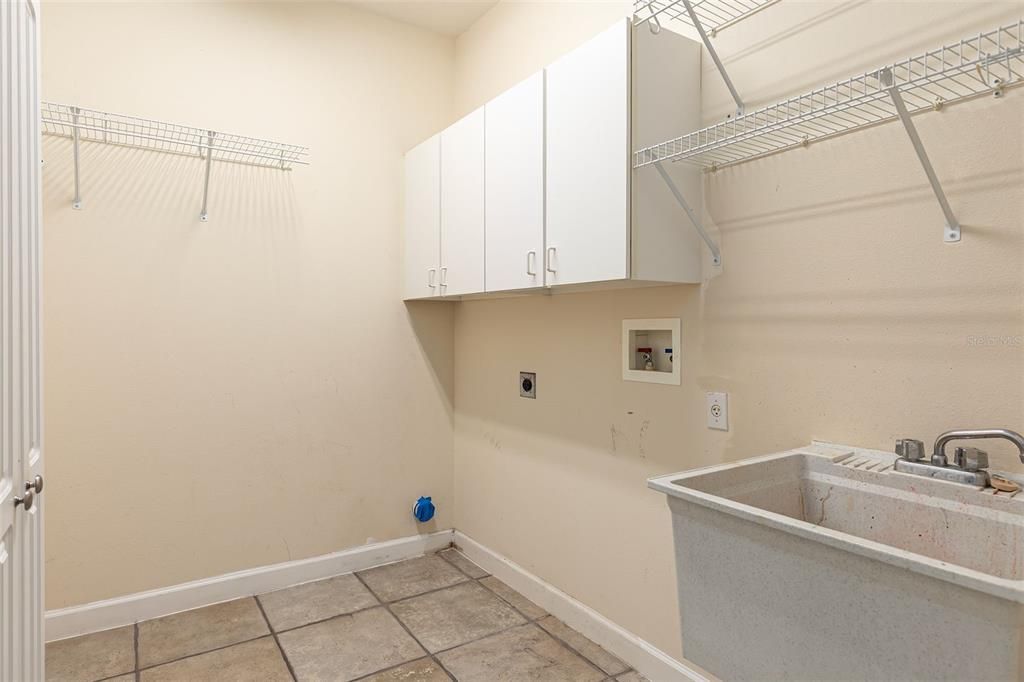 For Sale: $444,900 (3 beds, 2 baths, 1987 Square Feet)
